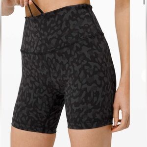 Lululemon Wunder Train High-Rise Short 6" size 2